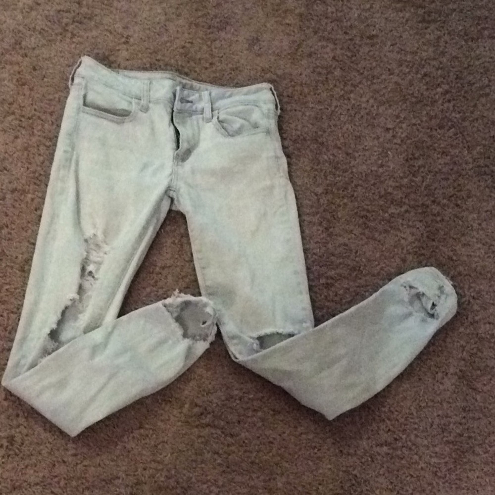 American eagle white jeans! Size-4 women’s